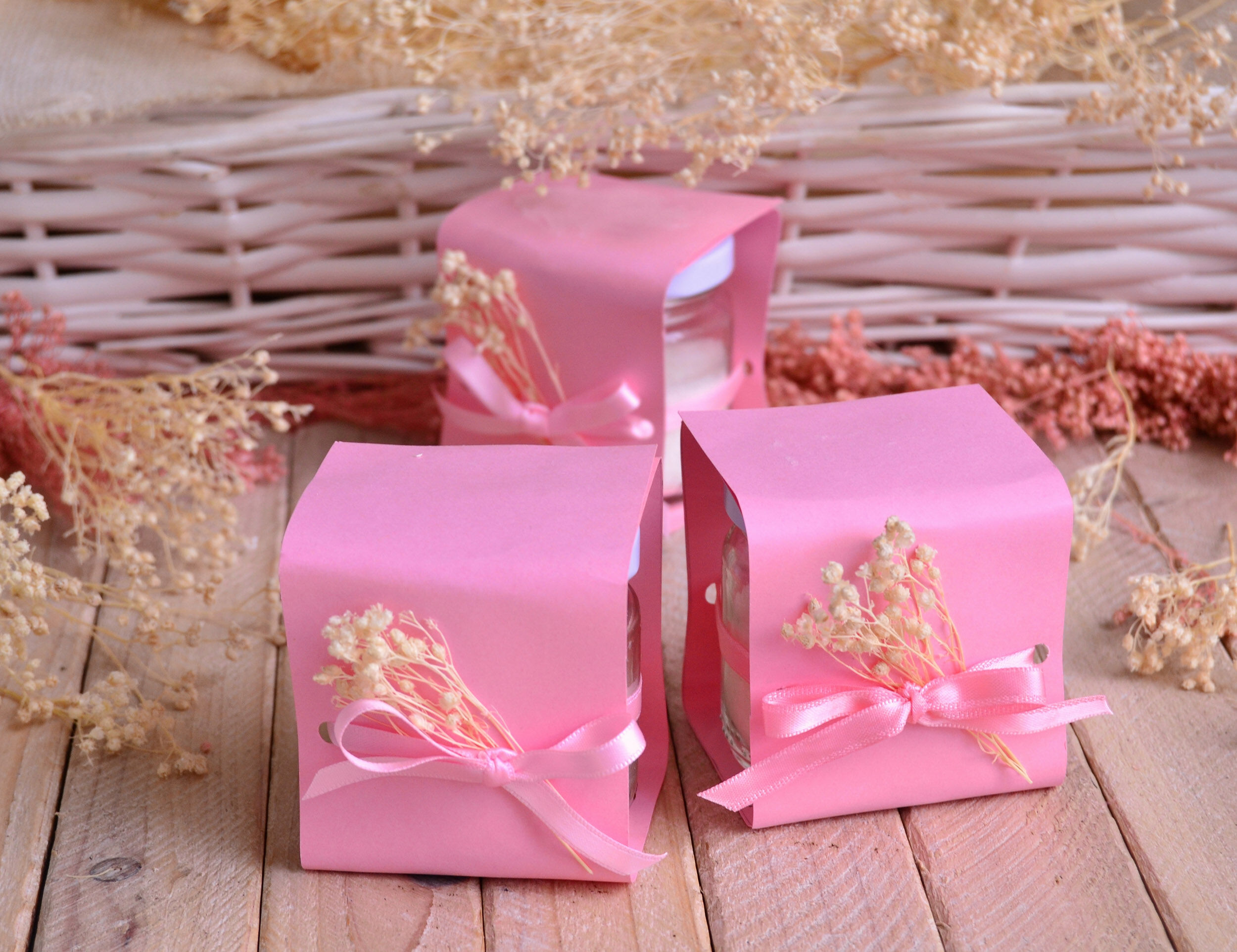 beautifull pink gift boxes for bridal shower